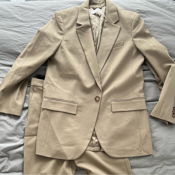 Aritzia Babaton Agency Tan Suit NWT and NWOT - Picture 1 of 5